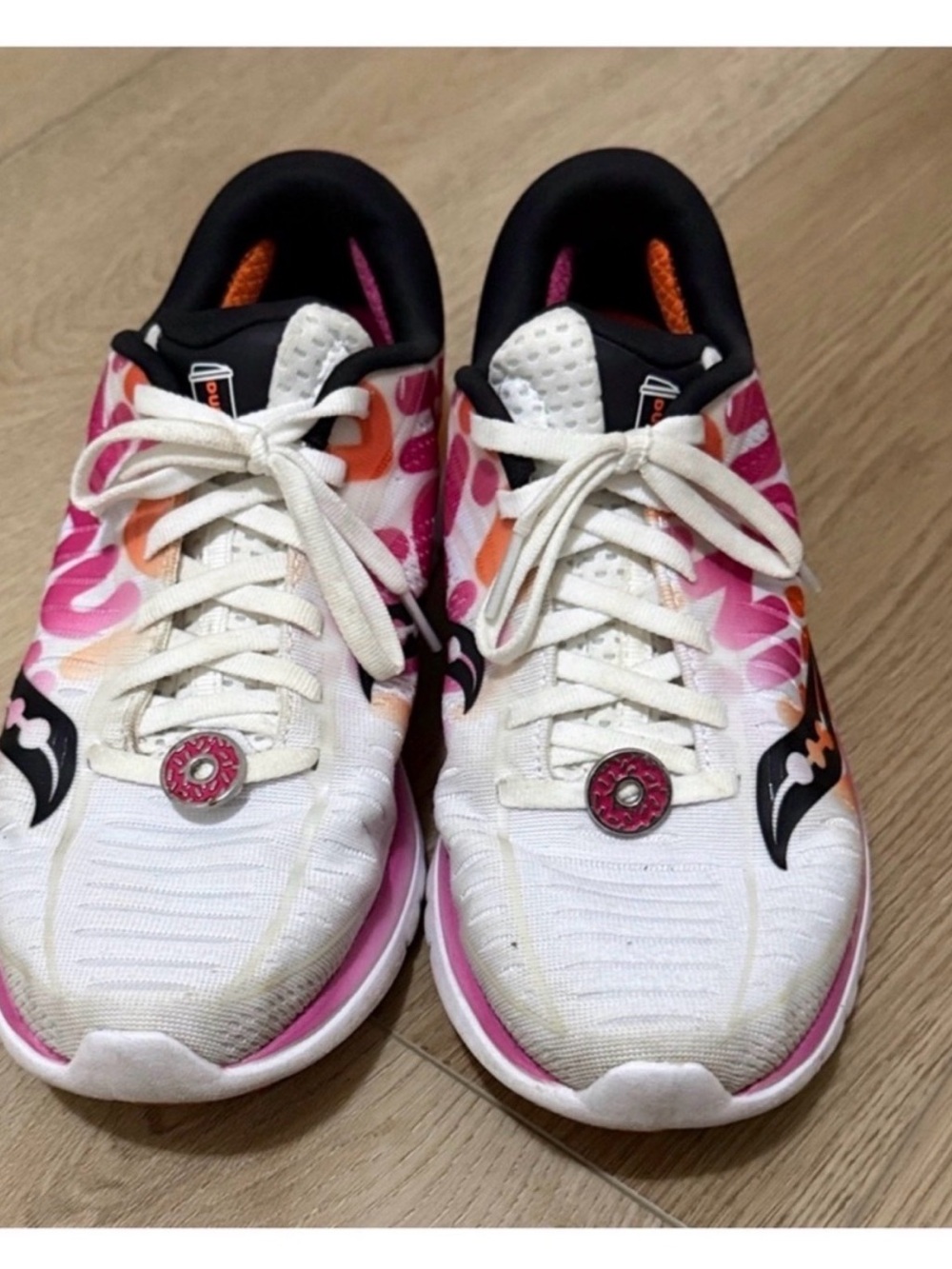 Saucony Kinvara 10 Limited Edition Boston Dunkin sneakers - Picture 3 of 8
